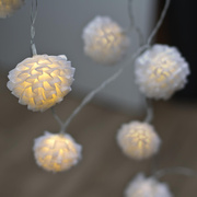 LED-Minilichterkette,<BR>10 warmwei�e LEDs,<BR>wei�e Stoffblumen
